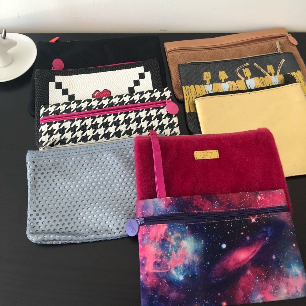 Set of 9 small make up bags